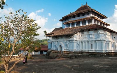 Lankatilaka Temple (Kandy) 3